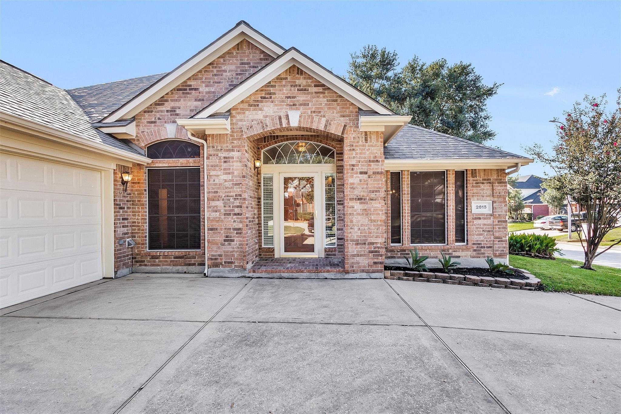 2615 Honeysuckle Walk