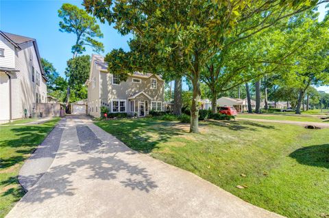 Photo of 1550 Sue Barnett Drive, Houston, TX 77018 (MLS # 38466616)