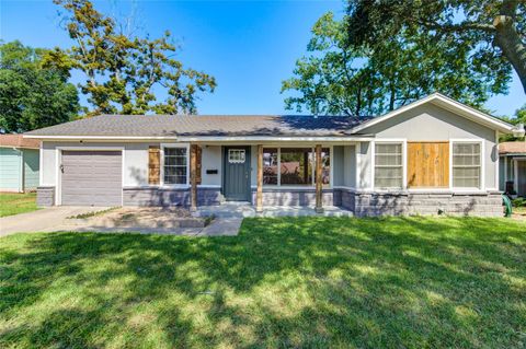Photo of 106 Scott Street, Baytown, TX 77520 (MLS # 60643479)