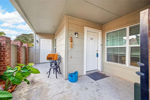 Photo of 2800 Jeanetta Street #1211, Houston, TX 77063 (MLS # 84156982)