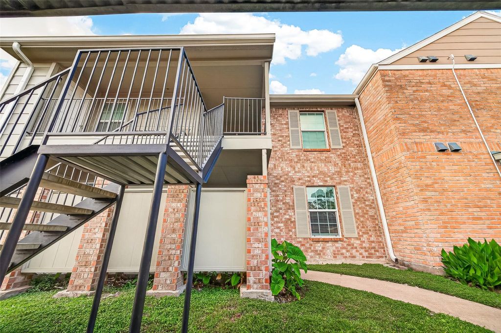 Photo of 2800 Jeanetta Street #1211, Houston, TX 77063 (MLS # 84156982)