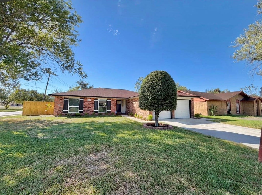 Photo of 5434 Botany Lane, Houston, TX 77048 (MLS # 35234911)
