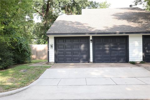 Photo of 1508 Early Lane, Houston, TX 77055 (MLS # 40843668)