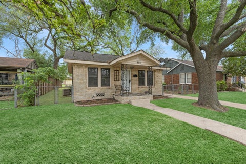 Photo of 512 Gale Street, Houston, TX 77009 (MLS # 72427446)