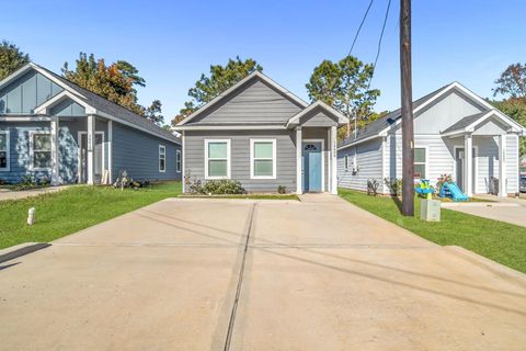 Photo of 16606 E Forrestal, Montgomery, TX 77316 (MLS # 51598117)