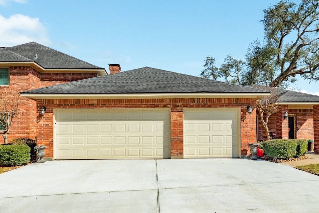 Photo of 52 Chesswood Court, Lake Jackson, TX 77566 (MLS # 25686637)