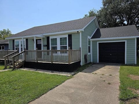 Photo of 3125 South Drive, Groves, TX 77619 (MLS # 41252362)