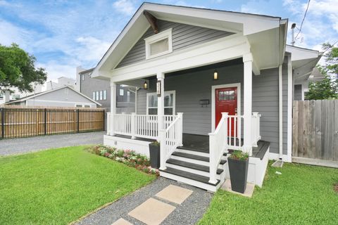 Photo of 318 Ennis Street, Houston, TX 77003 (MLS # 46693773)