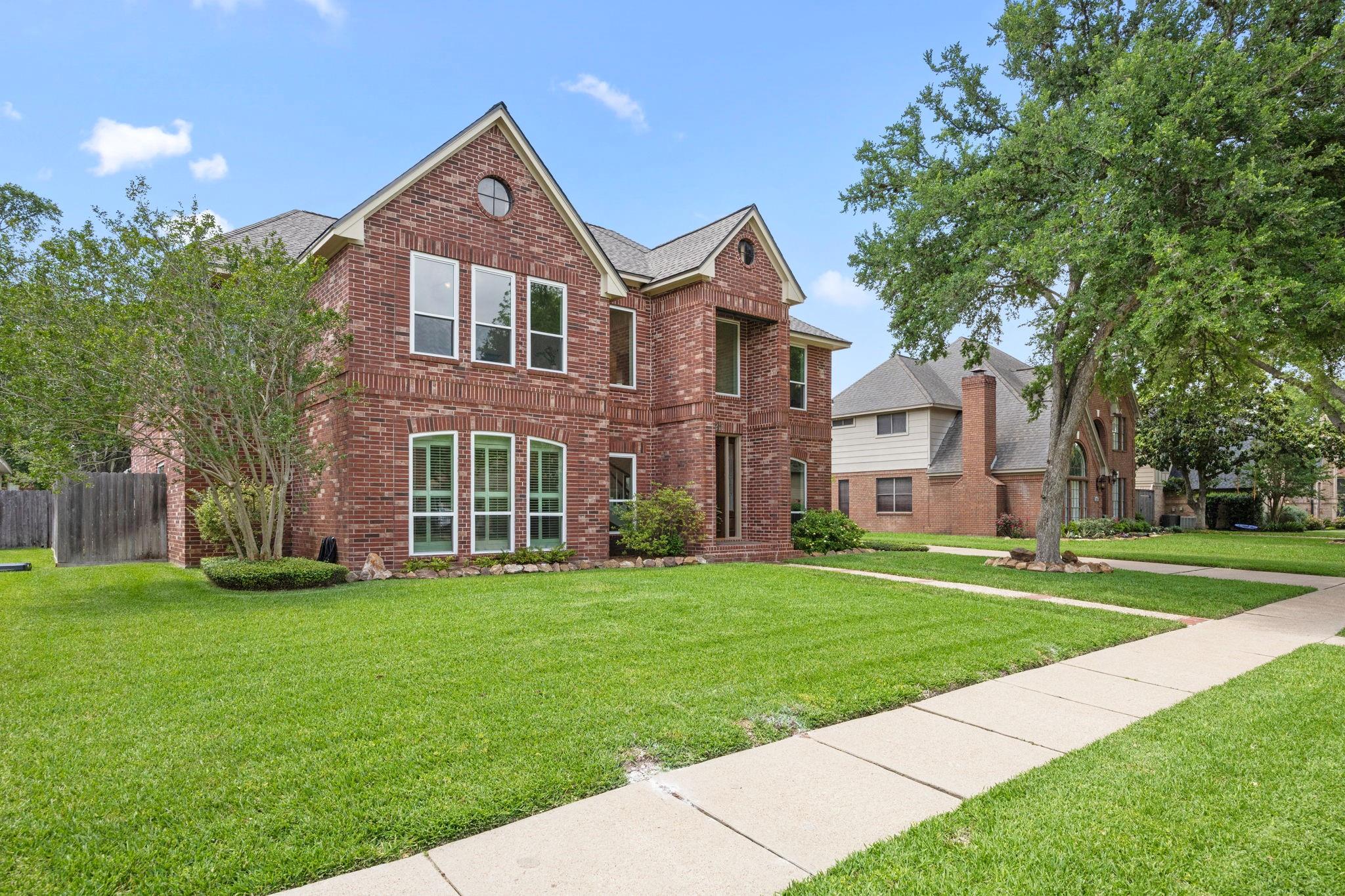 2211 Walnut Grove Lane