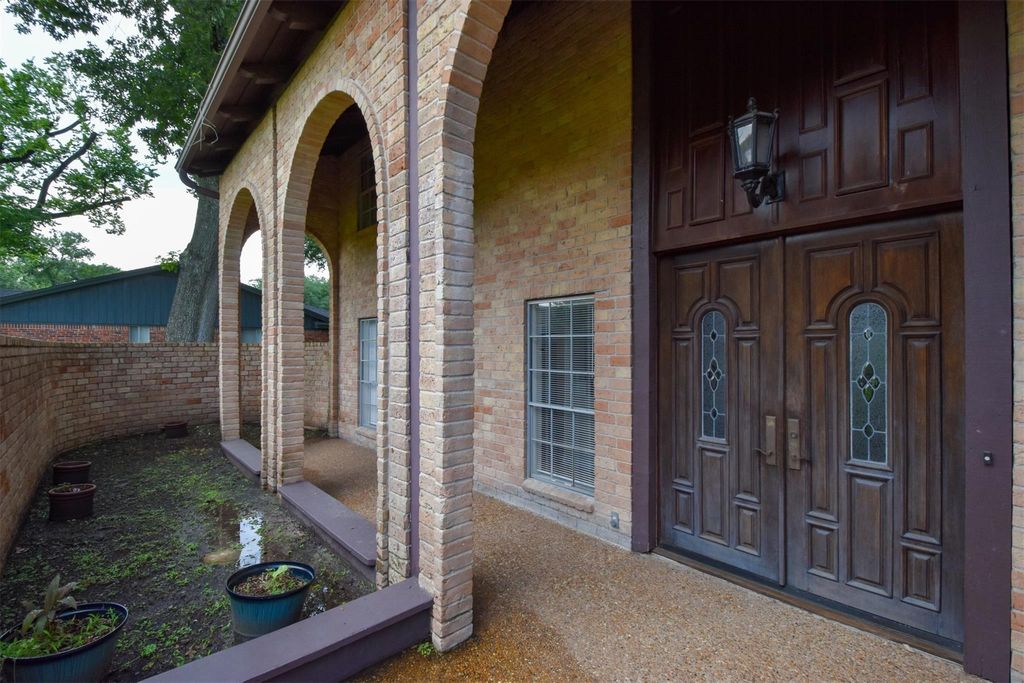 Photo of 18603 Point Lookout Drive, Houston, TX 77058 (MLS # 82348245)