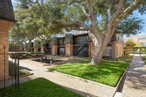 Photo of 711 Holiday Drive #19, Galveston, TX 77550 (MLS # 43585971)