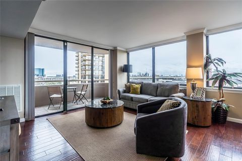 Photo of 3525 Sage Road #1009, Houston, TX 77056 (MLS # 73916130)