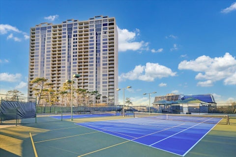 Photo of 121 N Post Oak Lane #505, Houston, TX 77024 (MLS # 8472834)