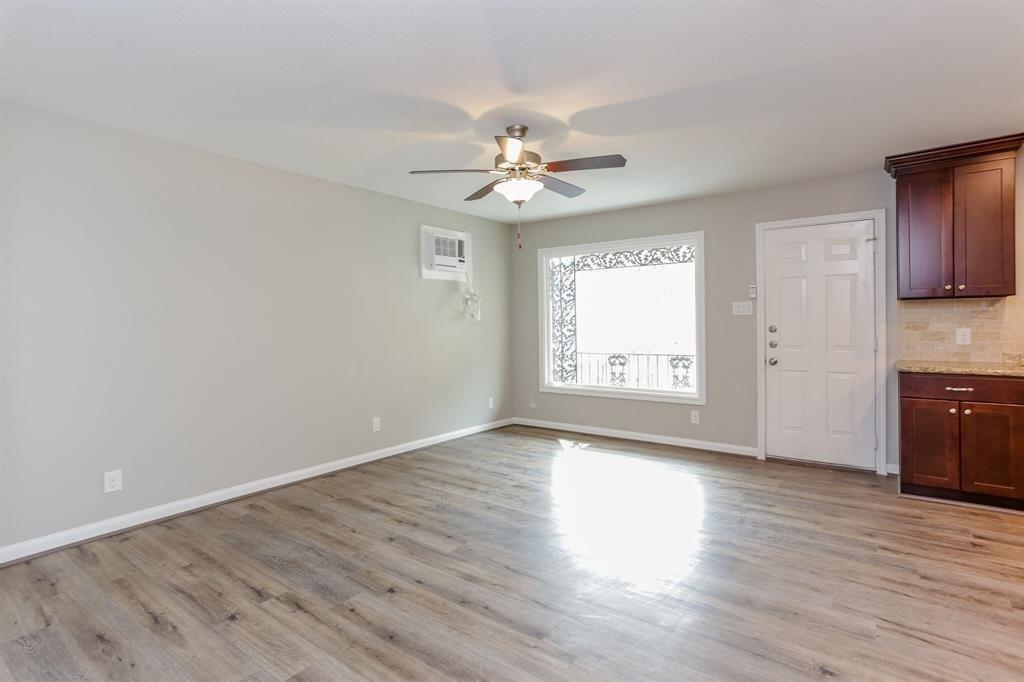 808 1/2 W Main Street 4