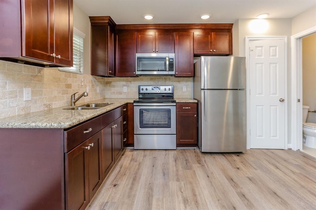 808 1/2 W Main Street 4