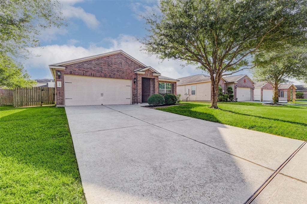 Photo of 5722 That Way Street, Kingwood, TX 77339 (MLS # 76552945)