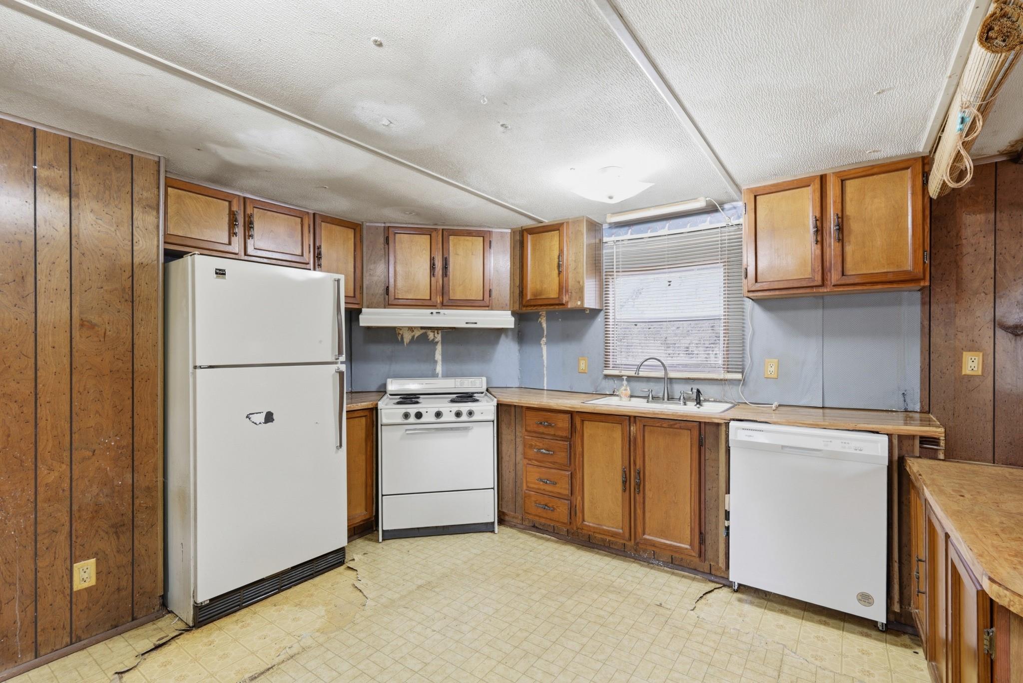 100 Windwood Circle