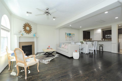 Photo of 1311 Bingham Street #B, Houston, TX 77007 (MLS # 46175816)