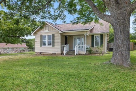 Photo of 709 Burleson Street, Brenham, TX 77833 (MLS # 277353)