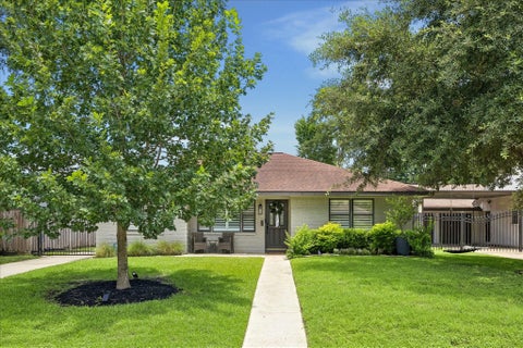 Photo of 2034 De Milo Drive, Houston, TX 77018 (MLS # 97994471)