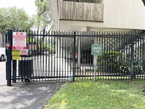 Photo of 909 Silber Road #16C, Houston, TX 77024 (MLS # 64453972) Photo of 909 Silber Road #16C, Houston, TX 77024 (MLS # 64453972)