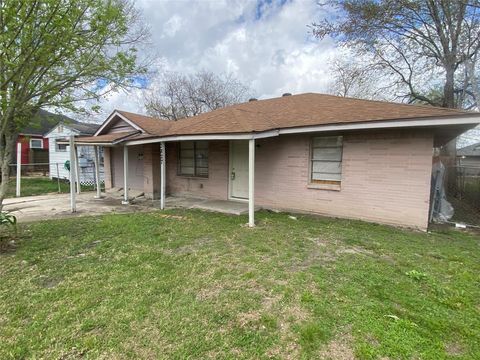 Photo of 3827 Amos Street, Houston, TX 77021 (MLS # 32985371)