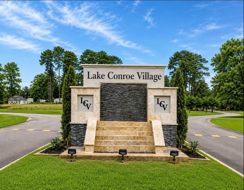 Photo of 16717 E Ivanhoe, Montgomery, TX 77316 (MLS # 63277952)