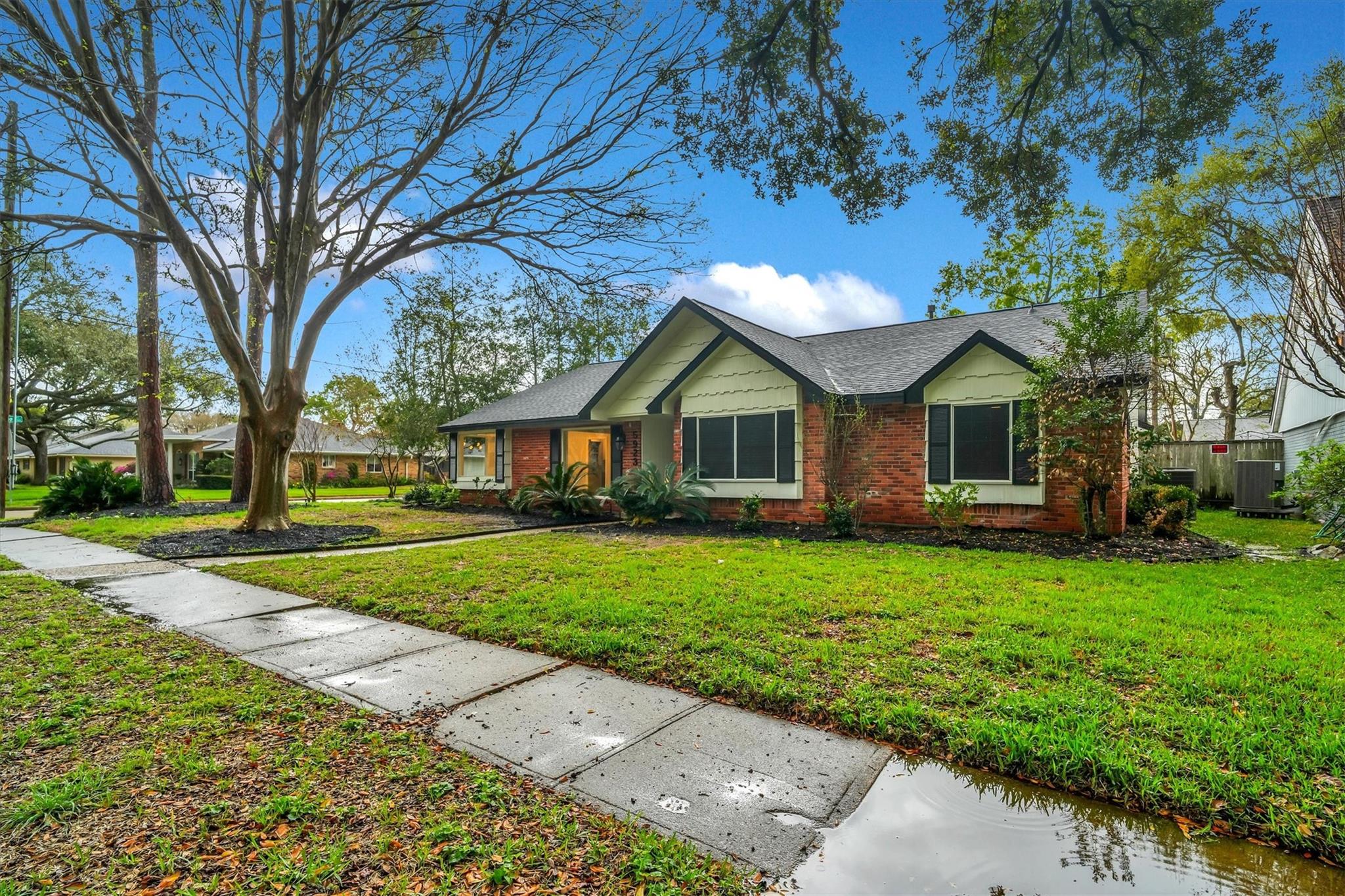 5923 Rutherglenn Drive
