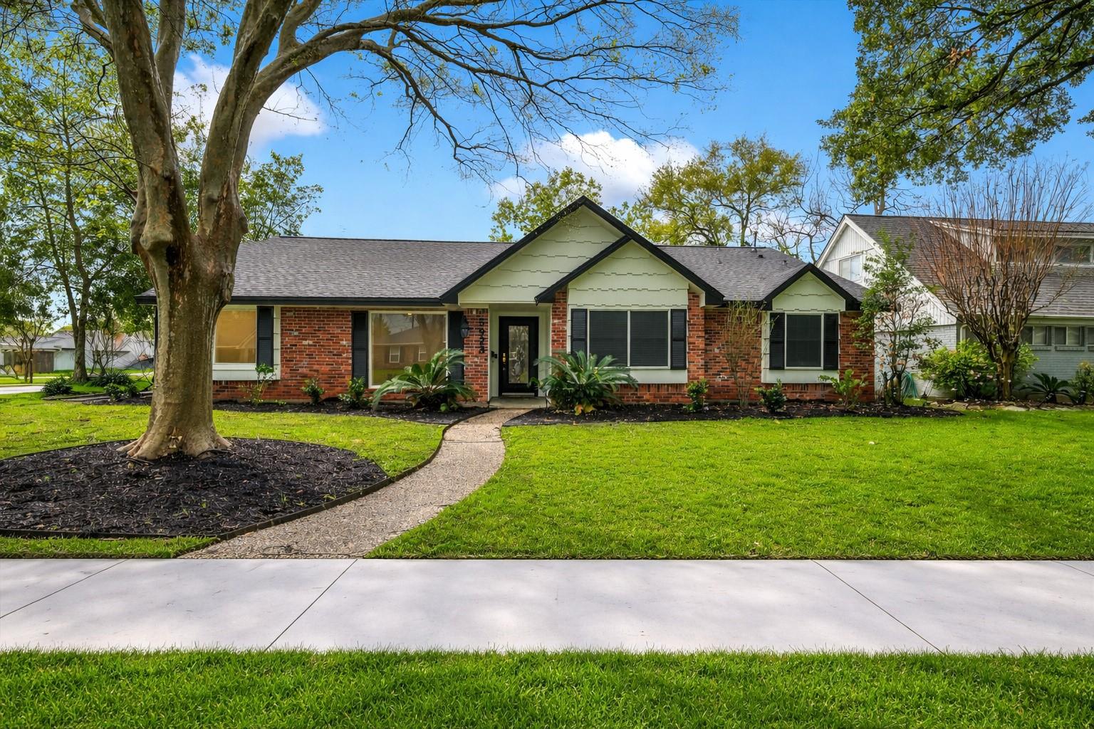 5923 Rutherglenn Drive
