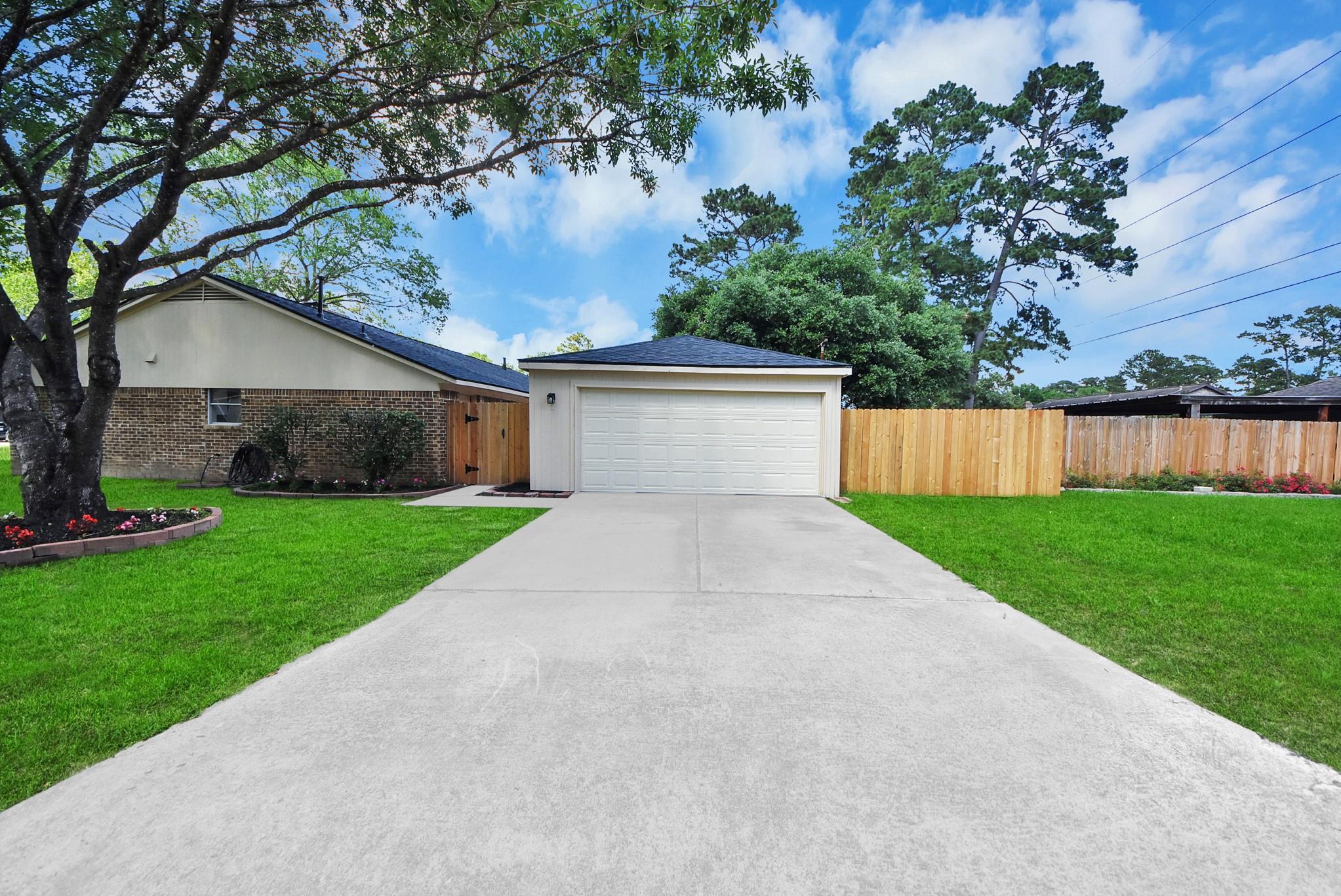 2402 Rolling Glen Drive