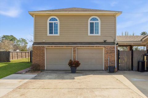 8902 1/2 Courtney Drive Highlands TX 77562