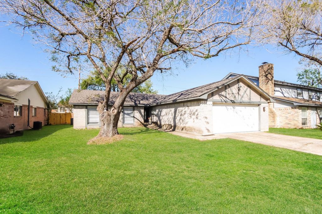 Photo of 5327 Enchanted Mist Drive, Humble, TX 77346 (MLS # 54991458)