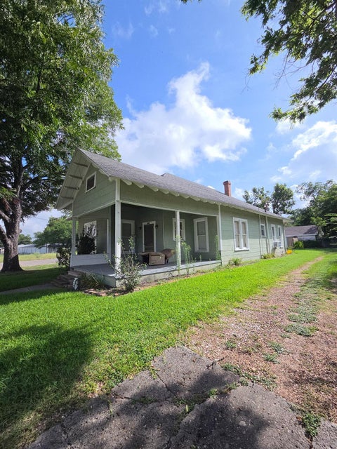 Tiny photo for 421 S La Salle ST, Navasota, TX 77868 (MLS # 82740828)