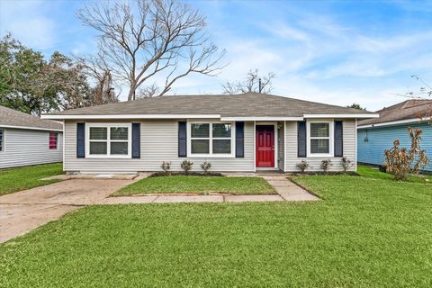 Photo of 5130 Ripplebrook Drive, Houston, TX 77045 (MLS # 50445421)