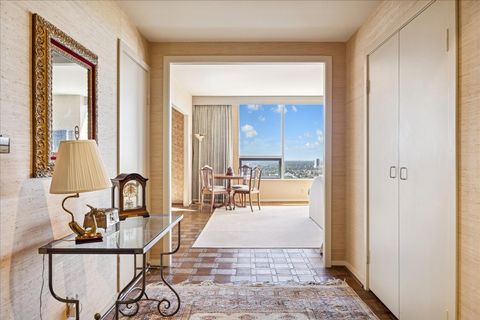 Photo of 5100 San Felipe Street #294, Houston, TX 77056 (MLS # 17701241)