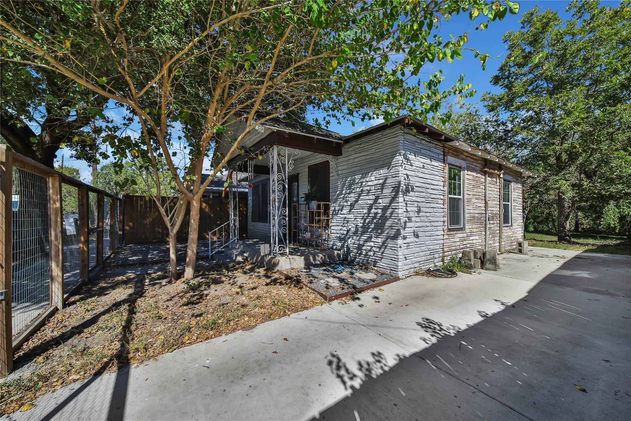 1120 Capron Street