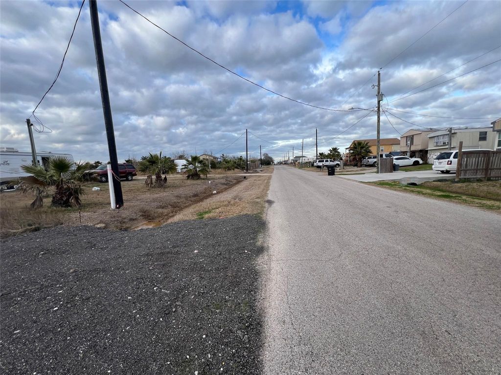 Photo of 632 18th Street, San Leon, TX 77539 (MLS # 27132911)