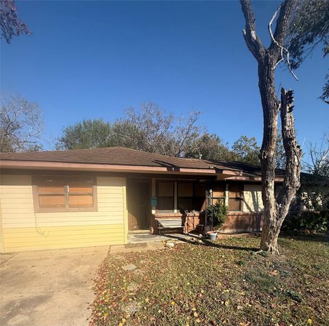 Photo of 10913 Hoffer Street, Houston, TX 77075 (MLS # 95846741)