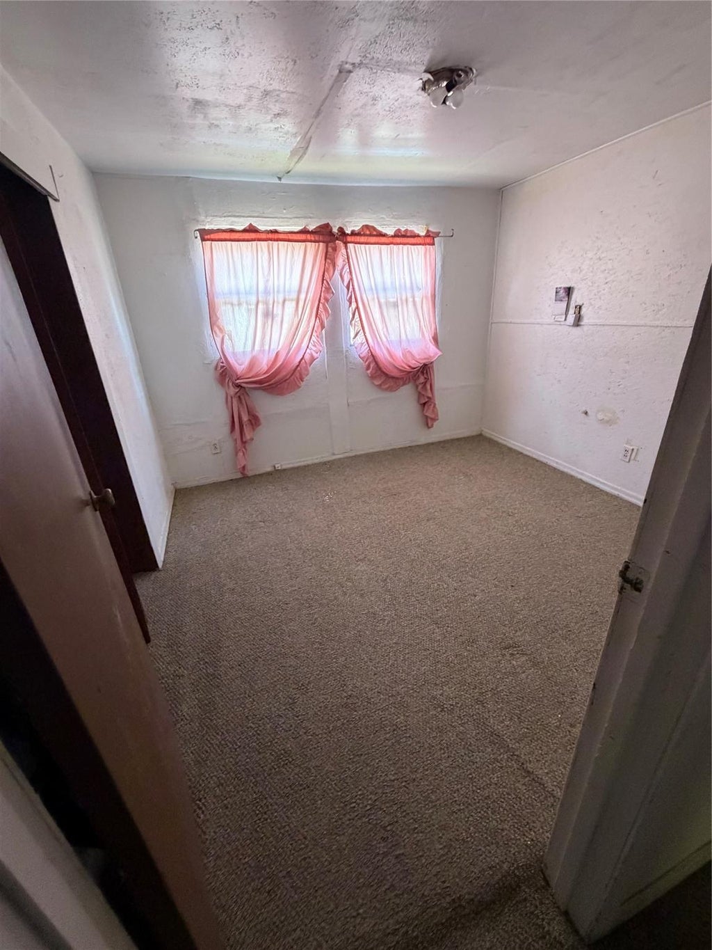 Photo of 9422 Coffee Street, Houston, TX 77033 (MLS # 55504114)