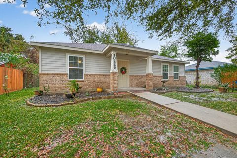 Photo of 10226 Ella Falls Boulevard, Houston, TX 77038 (MLS # 90090099)