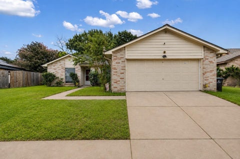 Photo of 13915 Old Village Lane, Sugar Land, TX 77498 (MLS # 16613122)