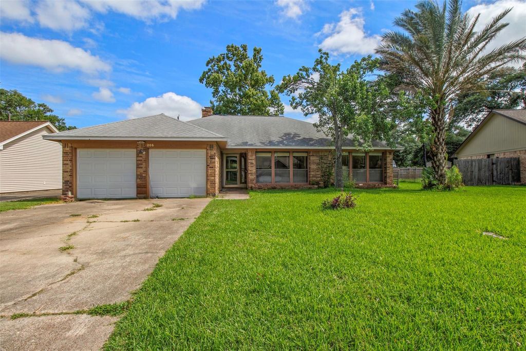 Photo of 206 Stanford Street, Lake Jackson, TX 77566 (MLS # 29502110)