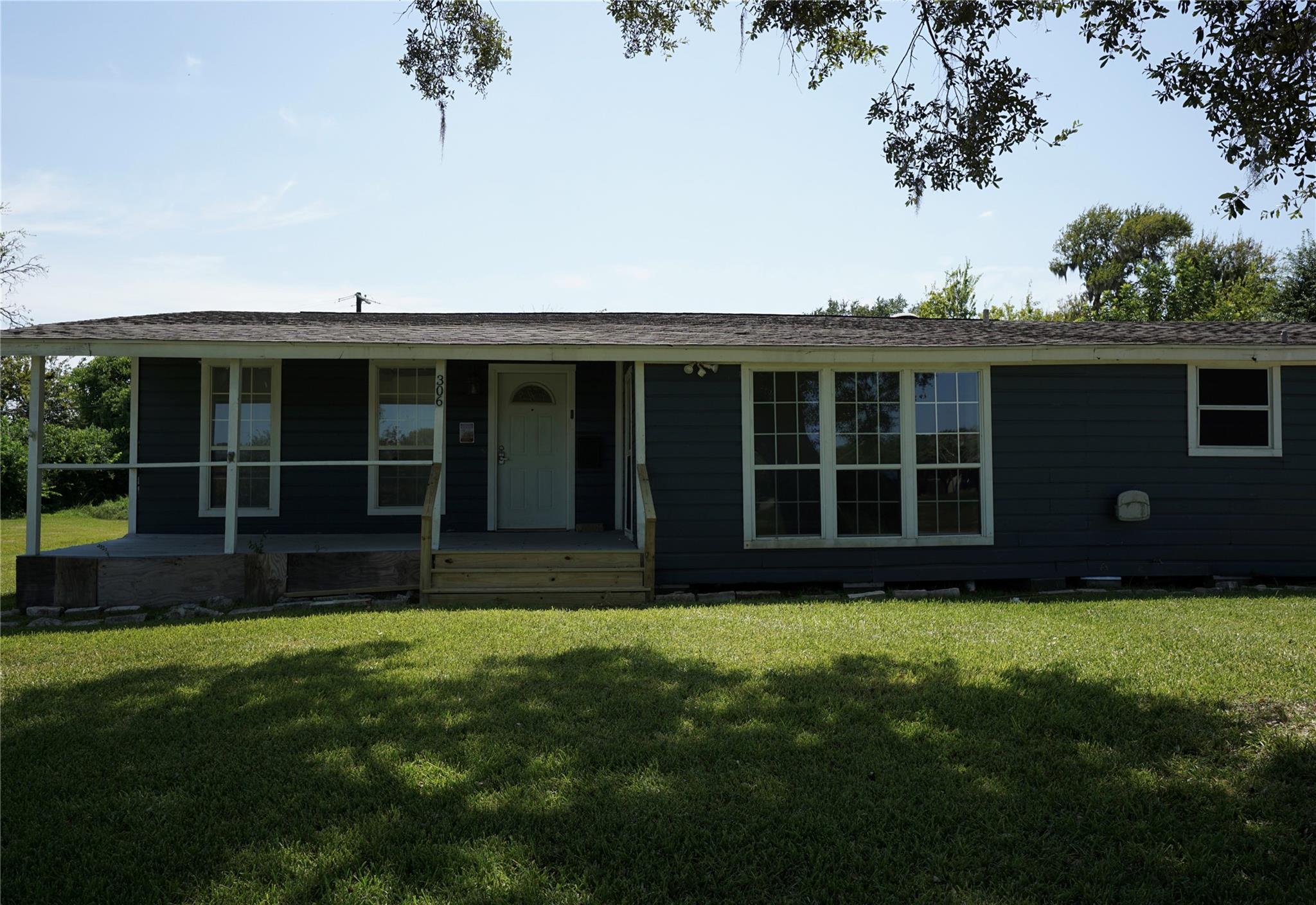306 Center Way Street