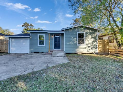 Photo of 404 17th Avenue N, Texas City, TX 77590 (MLS # 22087652)