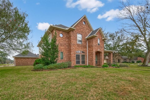 Photo of 51 English Oak Court, Lake Jackson, TX 77566 (MLS # 81841473)