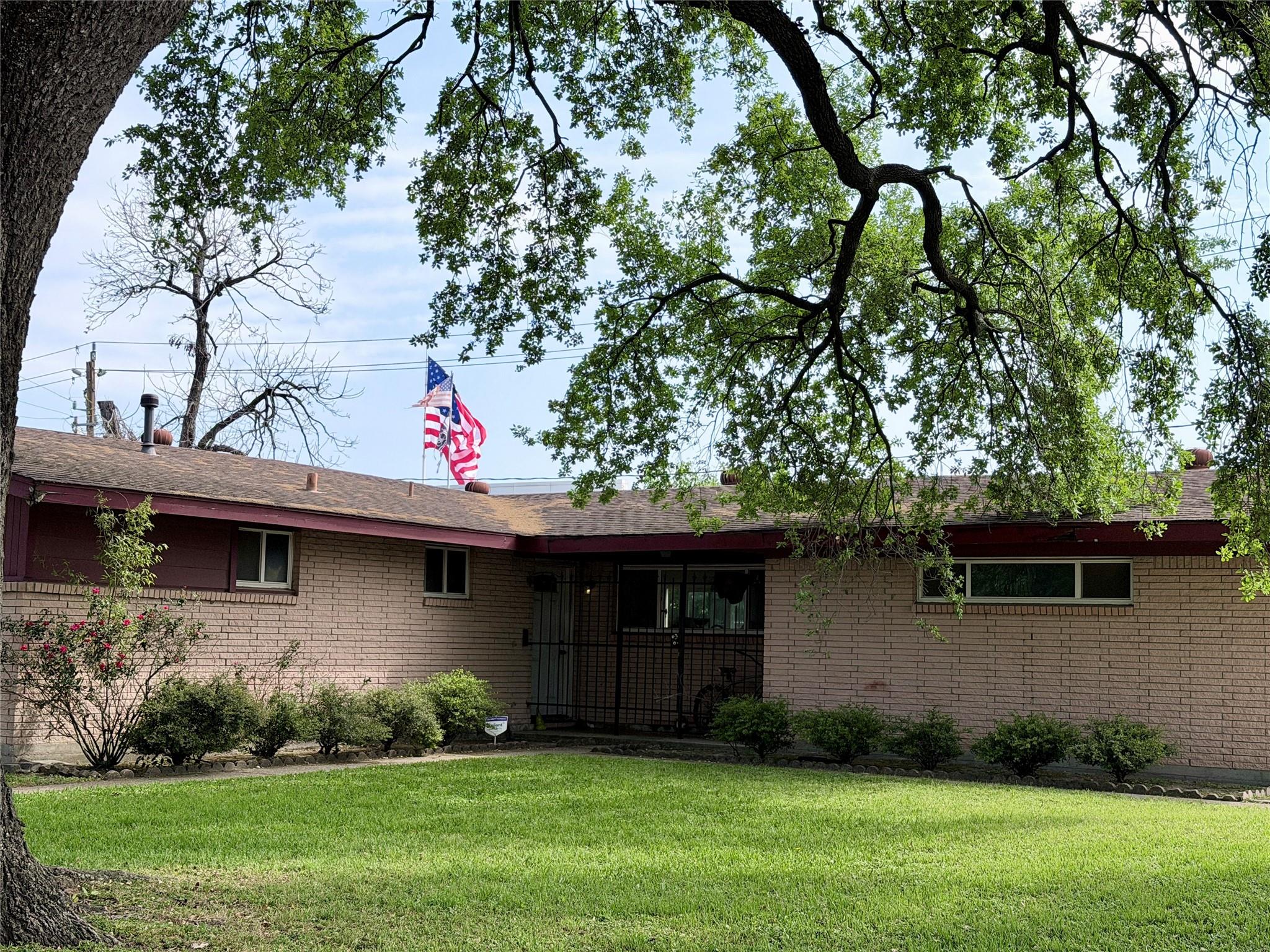 9202 Sunnywood Drive