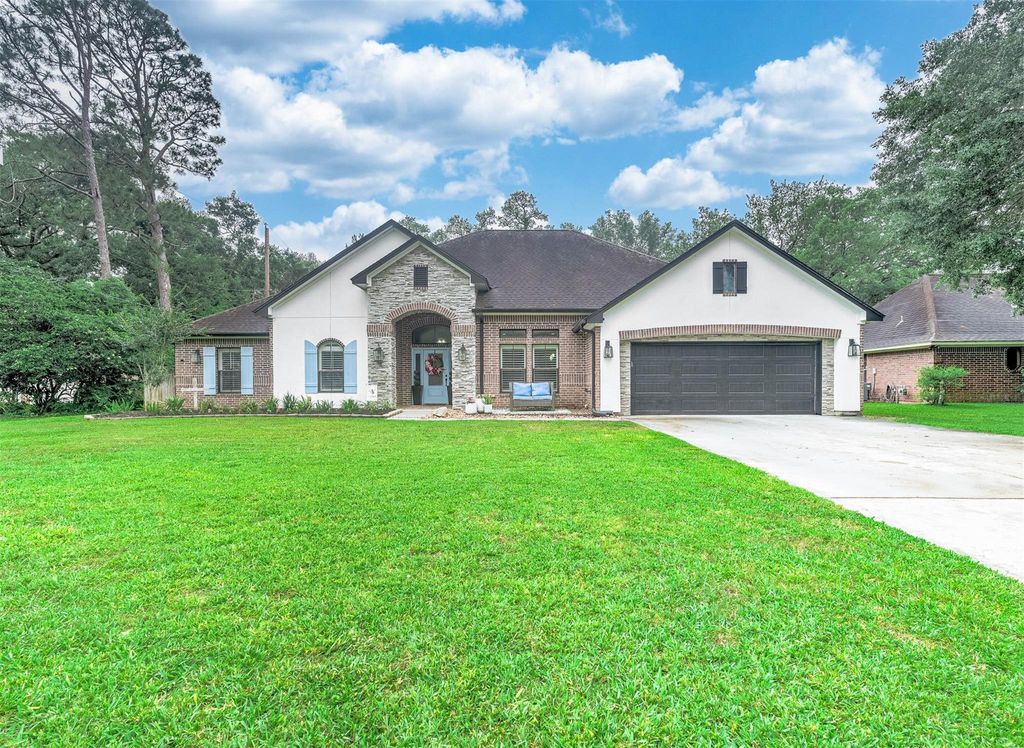Photo of 201 Hillcrest Drive, Alvin, TX 77511 (MLS # 74013644)