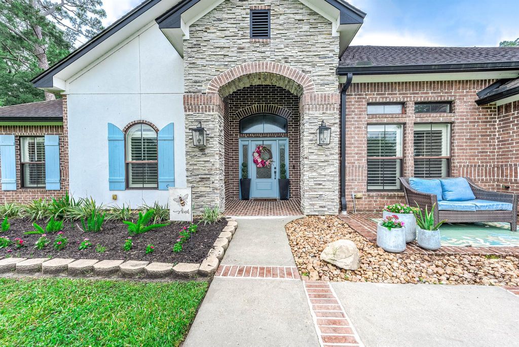 Photo of 201 Hillcrest Drive, Alvin, TX 77511 (MLS # 74013644)
