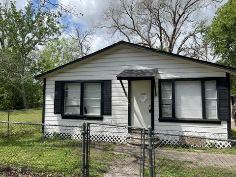 Homes For Sale - 3020 Avenue D<br/> Matagorda County, Bay City, TX 77414