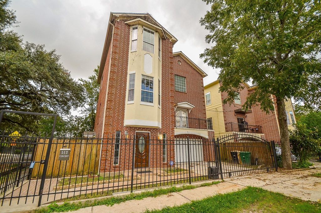 Photo of 513 Vincent Street, Houston, TX 77009 (MLS # 26840209)